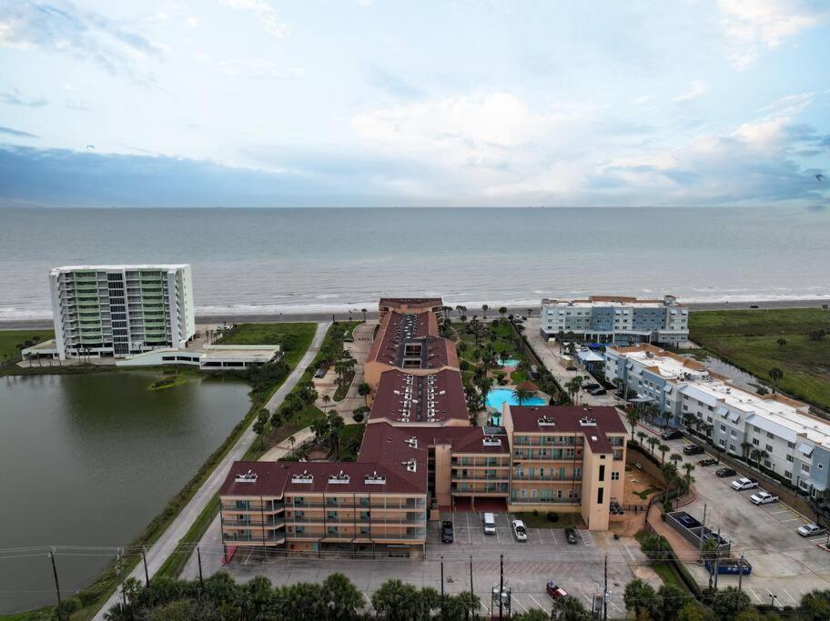 Baca Beach Escape I - 3 Pools - Pet Friendly Galveston Exterior photo